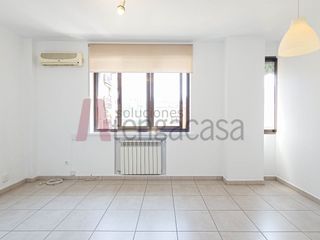 Rent Flat  Calle de valdesangil. Luminoso piso de 3 dormitorios en moncloa-aravaca, junto a metro