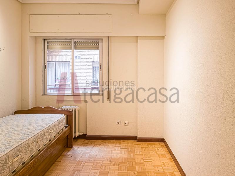 Foto 0a2db23b-5652-4f30-804b-f63ae8eee25d. Piso  amplio, bien ubicado y con terraza: ¡ven a conocerlo! en Madrid