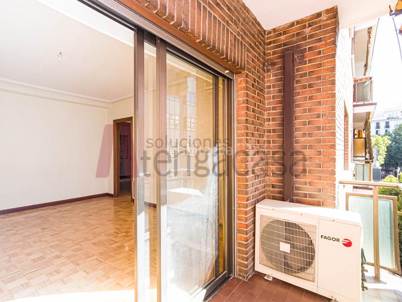 Foto 4f0030a6-466c-4504-8d00-a0759755ffc5. Piso  amplio, bien ubicado y con terraza: ¡ven a conocerlo! en Madrid