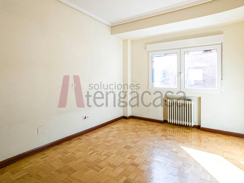 Foto 7c654e10-681b-4334-9d52-a05b36ff68ae. Piso  amplio, bien ubicado y con terraza: ¡ven a conocerlo! en Madrid