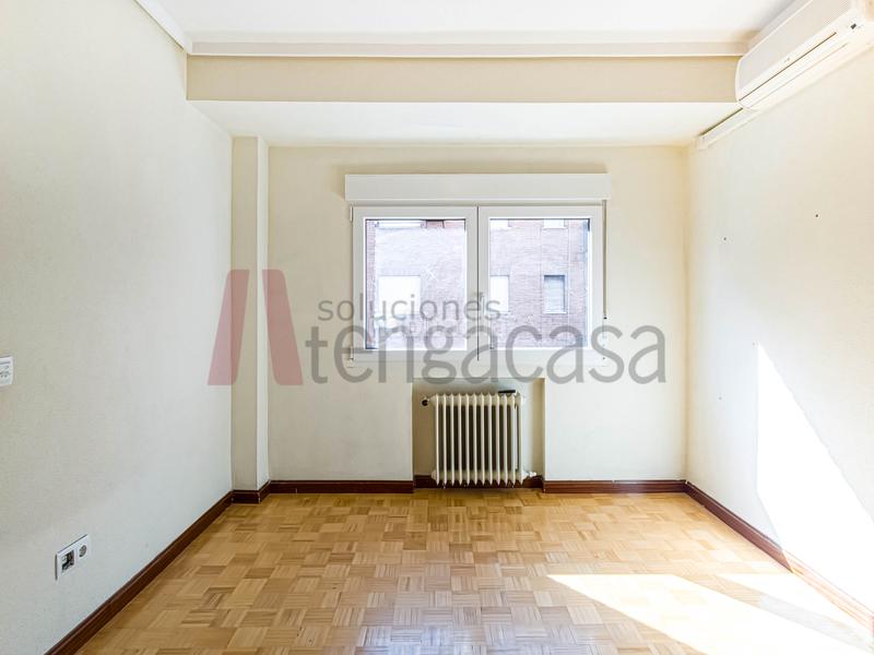 Foto d2ac84a9-bb9d-402d-a4c0-9e5bc758e84b. Piso  amplio, bien ubicado y con terraza: ¡ven a conocerlo! en Madrid