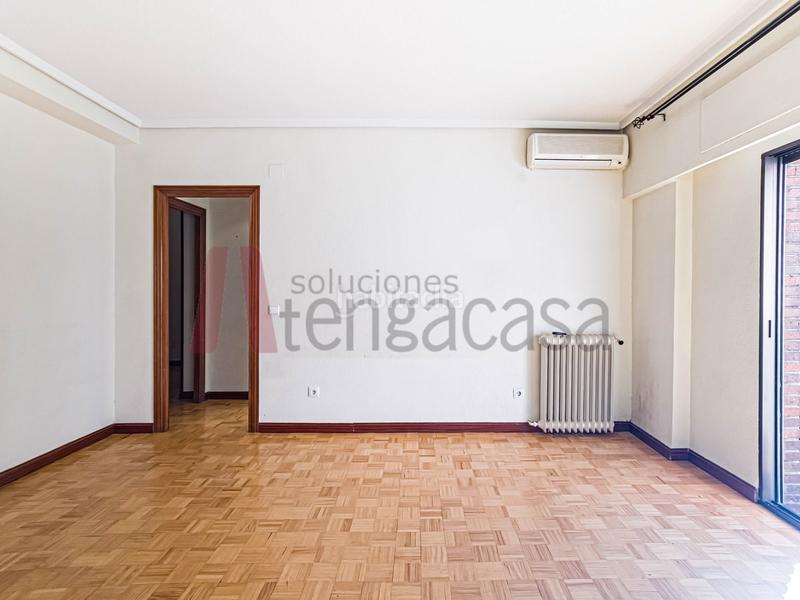 Foto e0f530e3-9cfa-4677-9f29-6538360dcb1c. Piso  amplio, bien ubicado y con terraza: ¡ven a conocerlo! en Madrid