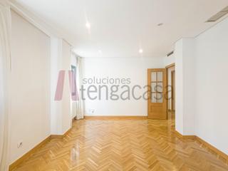 Lloguer Pis  Calle de eraso. Moderno piso de 2 dormitorios con luz natural e guindalera