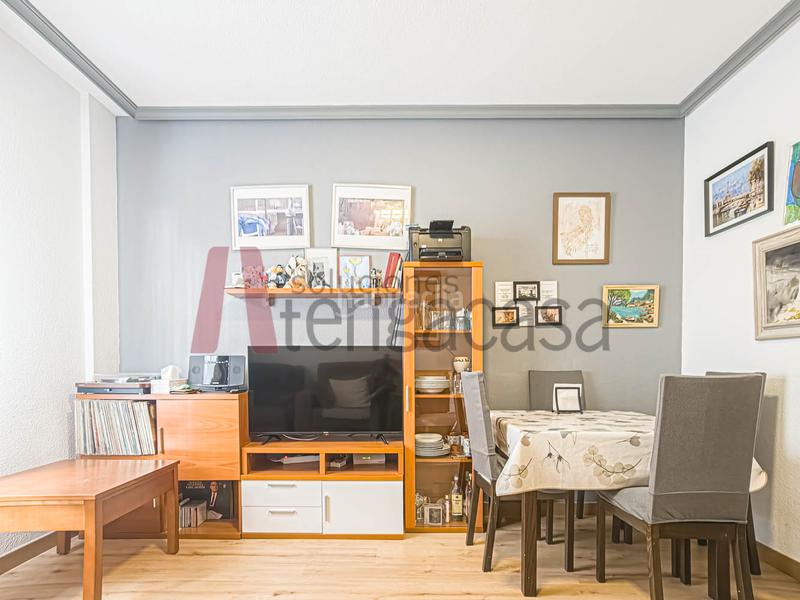 Foto bbb1c3c6-a5a5-4b0c-8f8f-56feb2fe19d2. Apartament amb calefacció aparcament a Guindalera Madrid