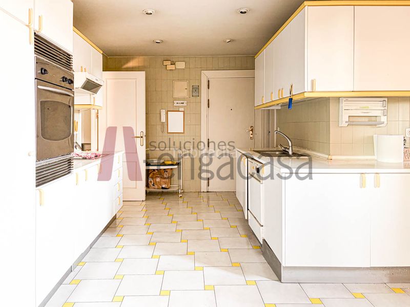 Piso exclusiva vivienda de lujo en arturo soria con piscina y dos plazas de garaje incluidas en el precio en Madrid - Imagen 20