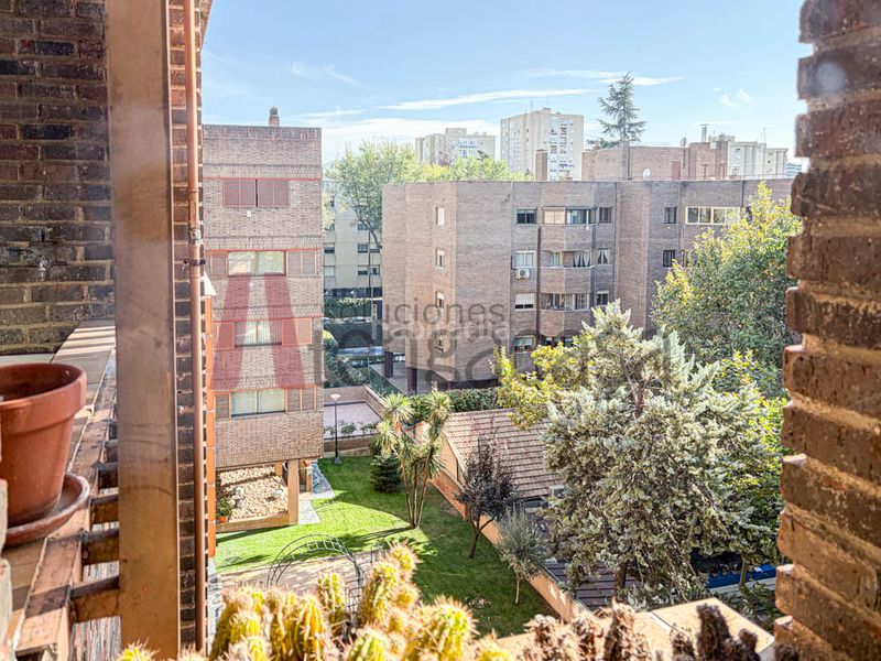 Piso exclusiva vivienda de lujo en arturo soria con piscina y dos plazas de garaje incluidas en el precio en Madrid - Imagen 25