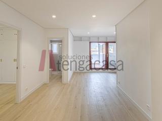 Location Attique  Calle de juan de olías. Apartamento reformado con terraza con vistas a las cuatro torres