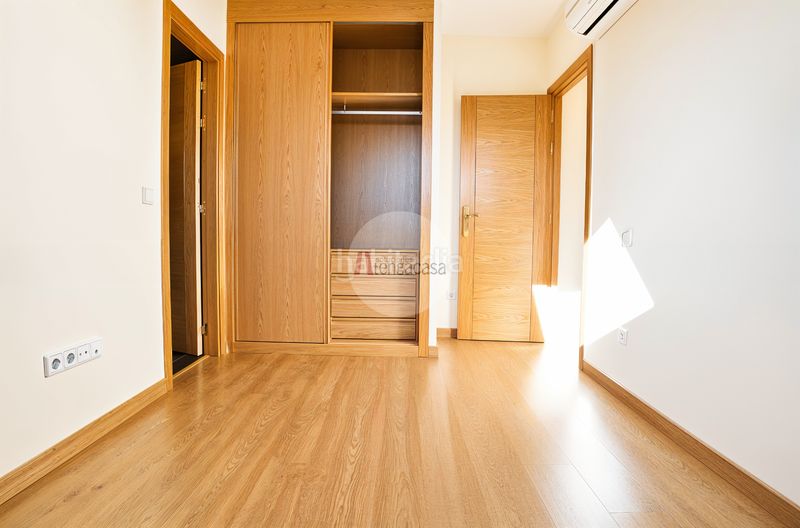 Foto 0105673e-f6a5-4272-b7b7-75a32a934819. Lloguer àtic amb calefacció aparcament a Guindalera Madrid