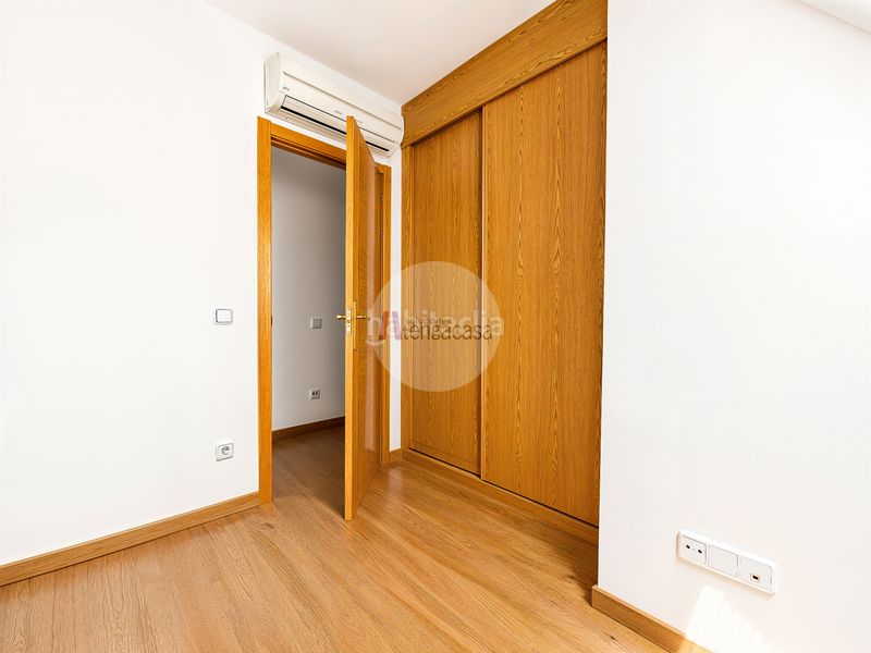 Foto c442c419-7117-46b7-babe-000897548d86. Lloguer àtic amb calefacció aparcament a Guindalera Madrid