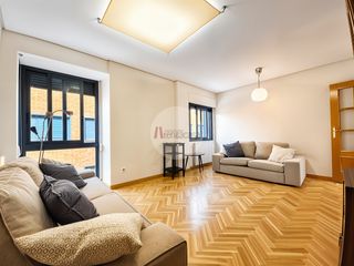 Miete Etagenwohnung  Calle de eraso. Piso en alquiler con plaza de garaje en salamanca - guindalera