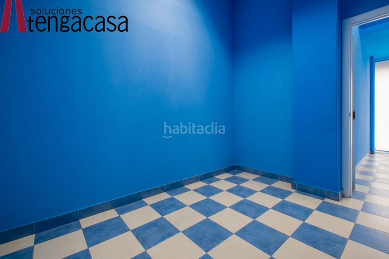 Foto 1f35c8e7-aa0c-4ef7-9a2e-dfbdf7372c03. Local comercial amb calefacció a Aluche Madrid