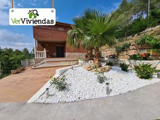 Maison à Carrer joan torruella i urpina 7. Espectacular casa en cervelló
