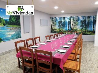 Business premise in Carrer major 167. Impresionante local en el centro