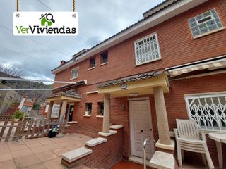 Casa en Carrer de les orenetes santa coloma. Gran casa con increíbles vistas