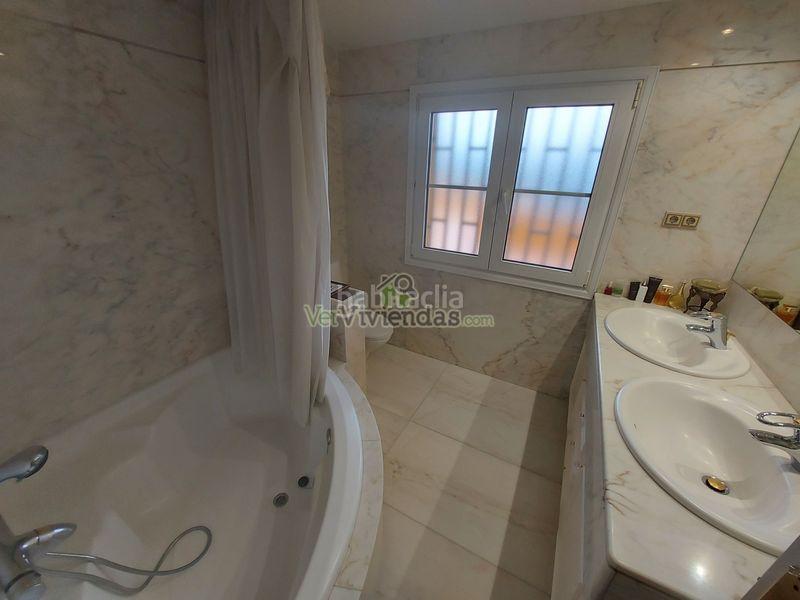 Foto 383e6b27-41f2-4693-8c5e-f1aa549a41cc. Casa a n/a a Torrelles de Llobregat
