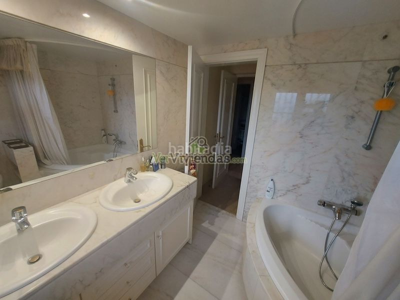 Foto afcd6046-a874-430a-a34b-74447b9de79e. Casa a n/a a Torrelles de Llobregat