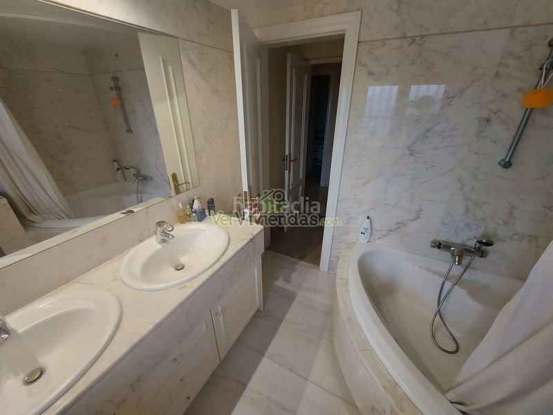 Foto c8db8797-628b-4ddb-9e27-a98c36f57bd3. Casa a n/a a Torrelles de Llobregat