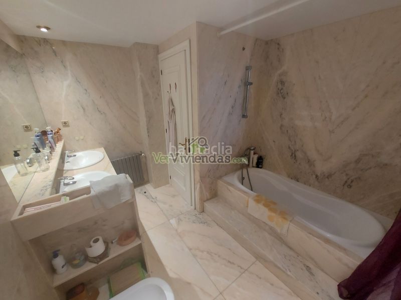 Foto df2abafd-dfca-4e67-88b8-59cb148f14b8. Casa a n/a a Torrelles de Llobregat