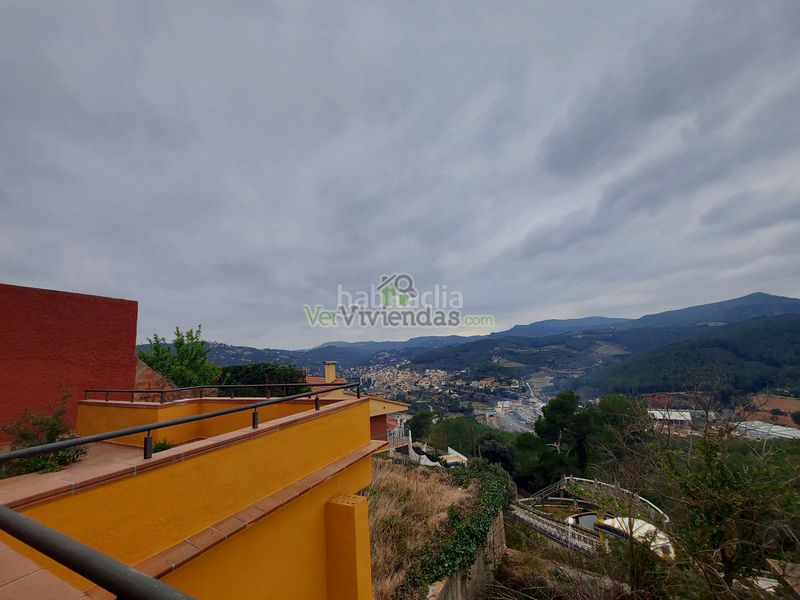 Foto fced453e-627d-4bbe-a2d1-42531f82eae9. Casa a n/a a Torrelles de Llobregat
