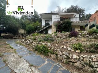 Casa en Carrer del segle xx cervelló. Bonita casa con jardín