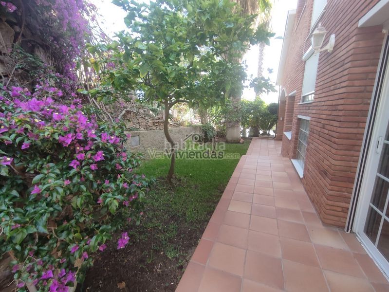 Foto 0b473210-5da1-4660-9b49-9d7b292a98fe. Chalet en n-340 329 espectacular casa con piscina en Vallirana