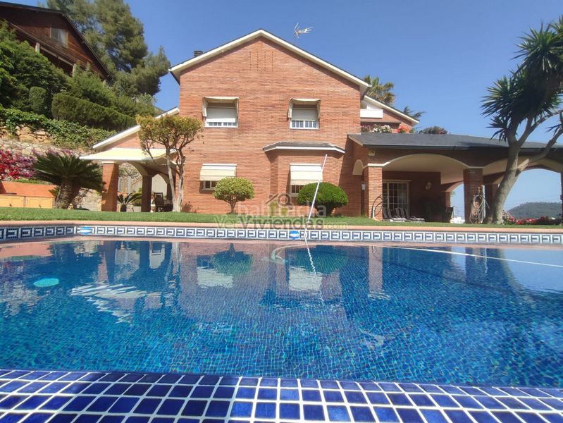 Foto 0b87b0ac-0a12-4c2c-8cc6-8469a7d6cb55. Chalet en n-340 329 espectacular casa con piscina en Vallirana