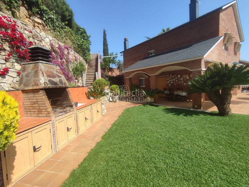 Foto 6e8a6094-bbf8-4e09-865a-a742d4472af2. Chalet en n-340 329 espectacular casa con piscina en Vallirana