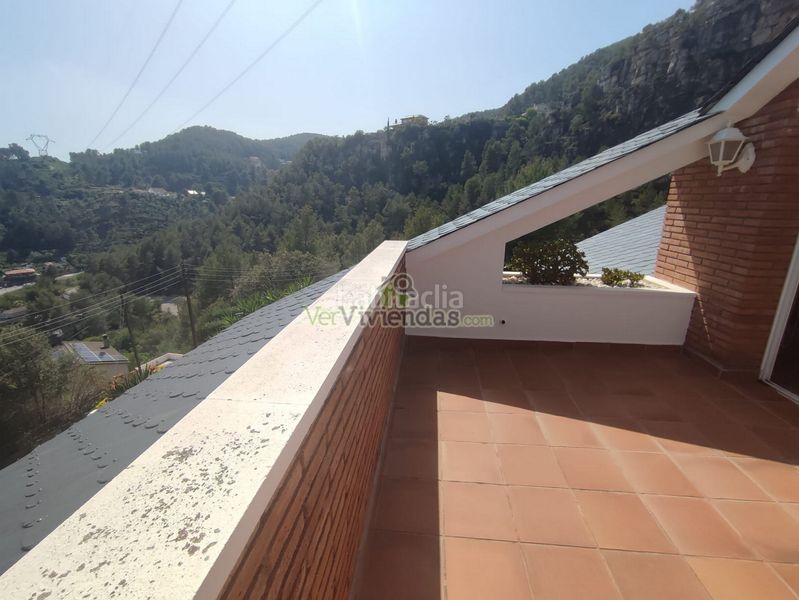 Foto 70d2873b-ef82-4825-9420-2470b379c90d. Chalet en n-340 329 espectacular casa con piscina en Vallirana