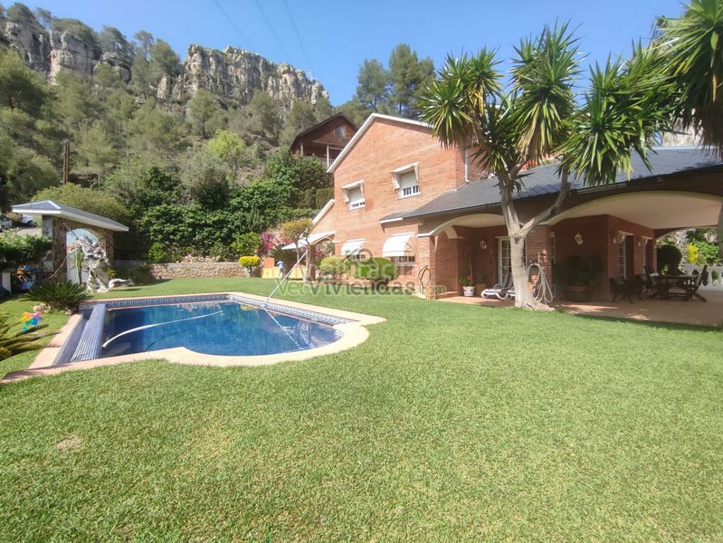 Foto 723db65c-0baf-43d0-80ad-cd7fbfa8d7a6. Chalet en n-340 329 espectacular casa con piscina en Vallirana