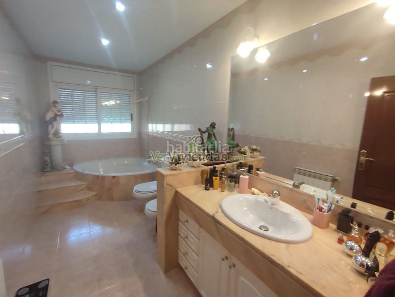 Foto 8a16752d-6c04-4c45-9eff-fcfd3ea33f15. Chalet en n-340 329 espectacular casa con piscina en Vallirana