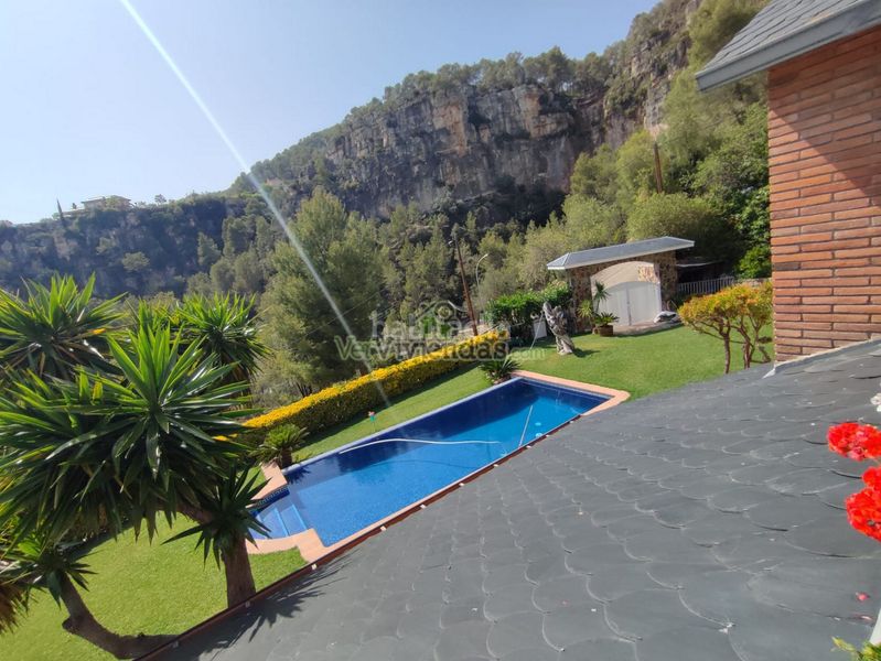 Foto ceefbf65-a957-4f06-a997-d802b74bfd2c. Chalet en n-340 329 espectacular casa con piscina en Vallirana
