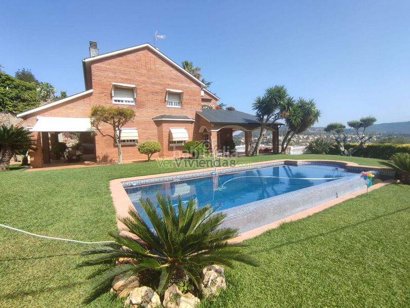 Foto d6ffcd51-588e-423f-8265-54c0c59caeb1. Chalet en n-340 329 espectacular casa con piscina en Vallirana
