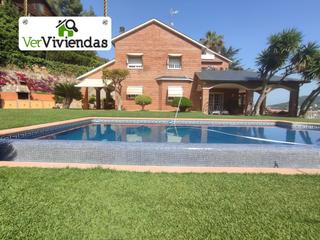 Chalet à N-340 329. Espectacular casa con piscina