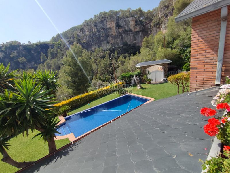 Foto df638437-a732-4b9c-b44b-b75b700c18b4. Chalet en n-340 329 espectacular casa con piscina en Vallirana