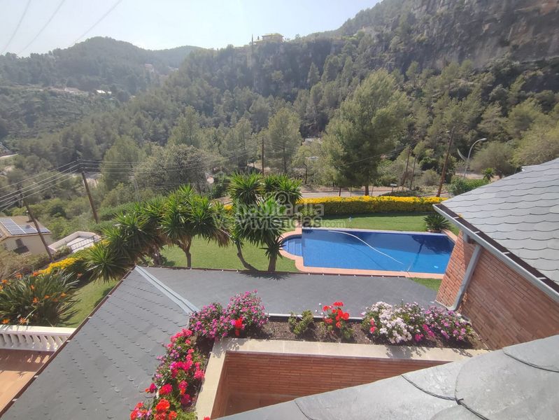 Foto f1c7f413-8adc-492f-918c-a7a9ba0c65e5. Chalet en n-340 329 espectacular casa con piscina en Vallirana