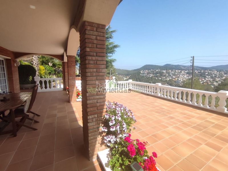 Foto ffcd97ee-4f5e-47e4-bad1-e124f58e40d6. Chalet en n-340 329 espectacular casa con piscina en Vallirana