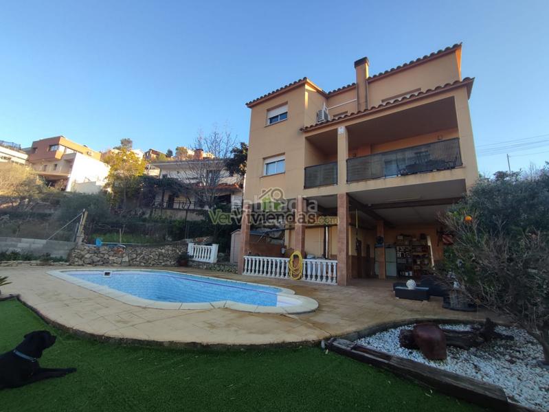 Foto 0d9020a7-c332-4574-9401-5cdd11e5c10e. Chalet en n/a preciosa casa con piscina en Vallirana