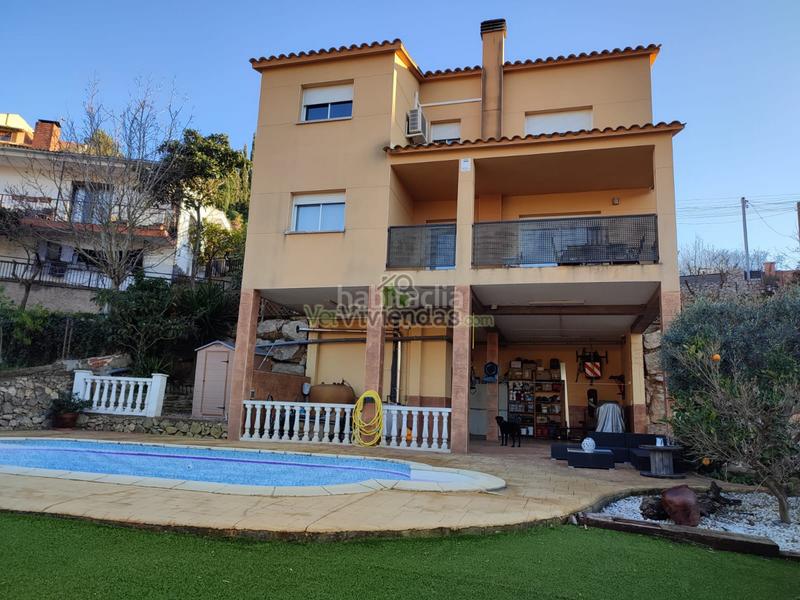 Foto 192a279b-c749-4e5c-b3b1-fc9376abac7a. Chalet en n/a preciosa casa con piscina en Vallirana
