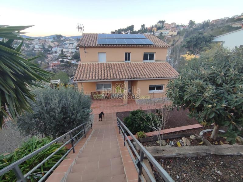 Foto 5f3758bc-b1fa-43c5-b13c-54f279073cbc. Chalet en n/a preciosa casa con piscina en Vallirana