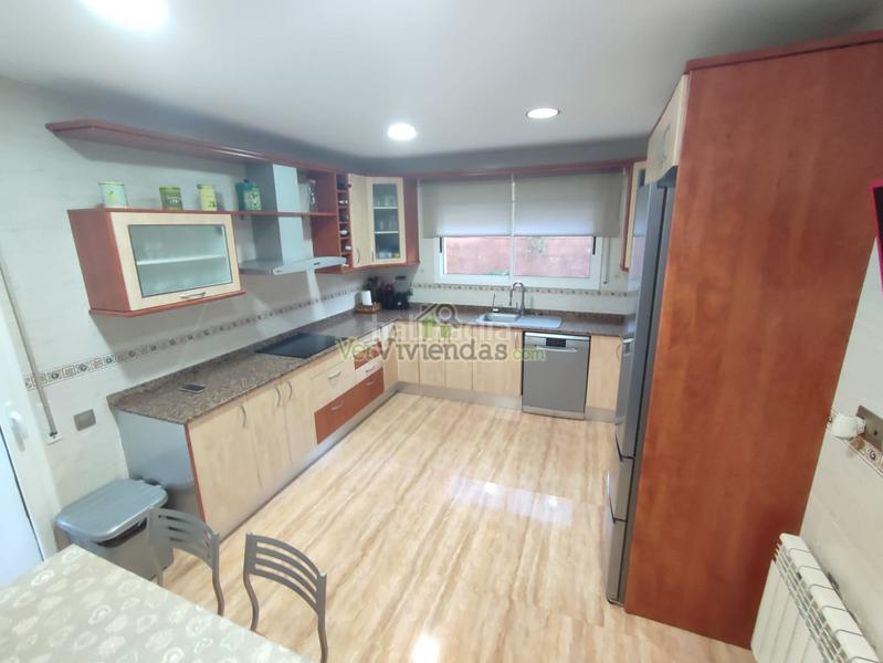 Foto b072a130-1065-4e06-be9c-5849628cdfc3. Chalet en n/a preciosa casa con piscina en Vallirana