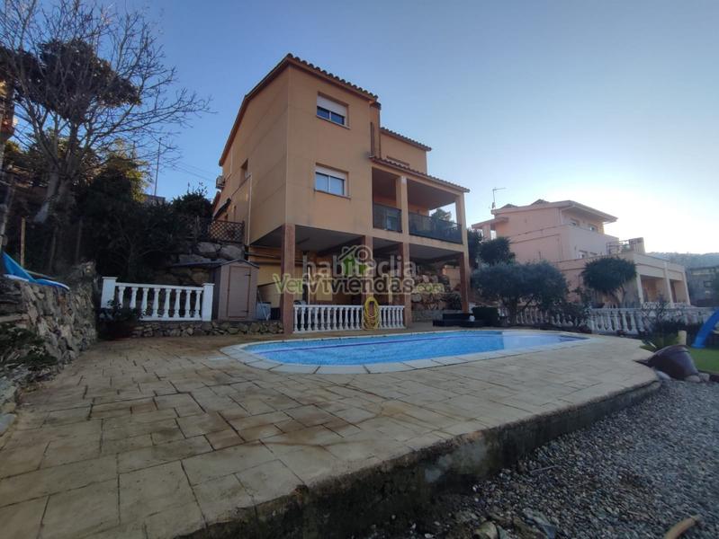 Foto b37efba7-c266-40b5-b8a2-fa7fcddd0cb4. Chalet en n/a preciosa casa con piscina en Vallirana