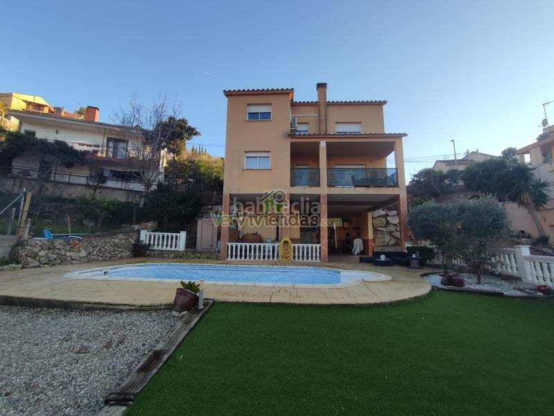 Foto e5b1be2c-93e3-4397-94d4-146f538ec22a. Chalet en n/a preciosa casa con piscina en Vallirana