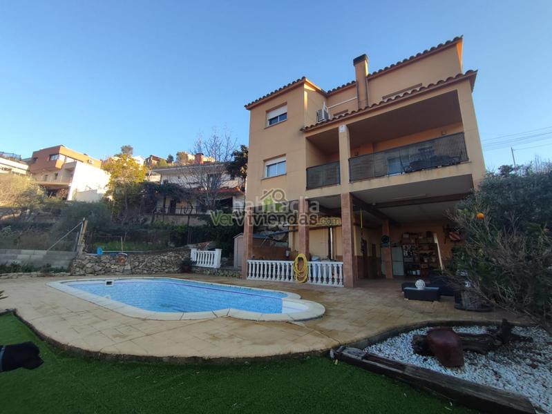 Foto f5904e97-637e-44b0-8d4a-0b8c2740d5e0. Chalet en n/a preciosa casa con piscina en Vallirana
