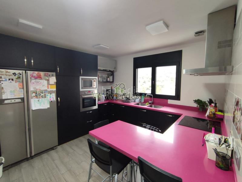 Foto b90f7f31-a335-4850-8b9b-317072a9939a. Casa amb calefacció aparcament a Vallirana