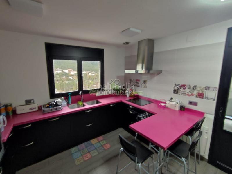 Foto c9b1d88b-51fa-4798-bcbf-fb5265ed0496. Casa amb calefacció aparcament a Vallirana