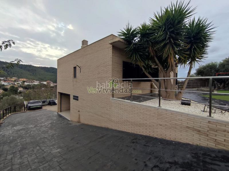 Foto eb3063ab-bd05-44c3-87f6-96aa5c1b7001. Casa amb calefacció aparcament a Vallirana
