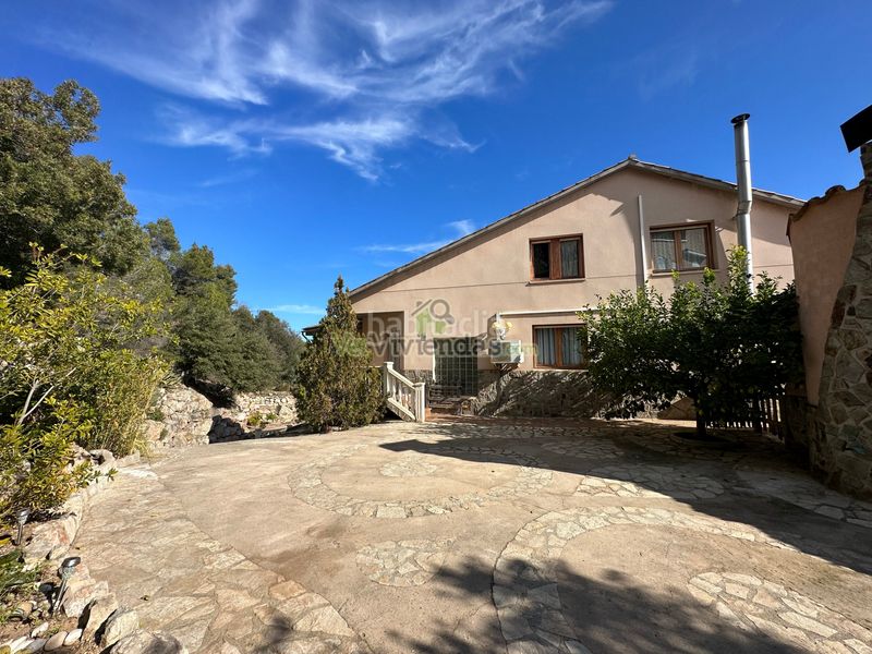 Foto 0731be8a-d9a9-42ed-baba-4a42d16a2cf2. Chalet en camí de la creu de l'aragall 219 espectacular casa con piscina en Corbera de Llobregat