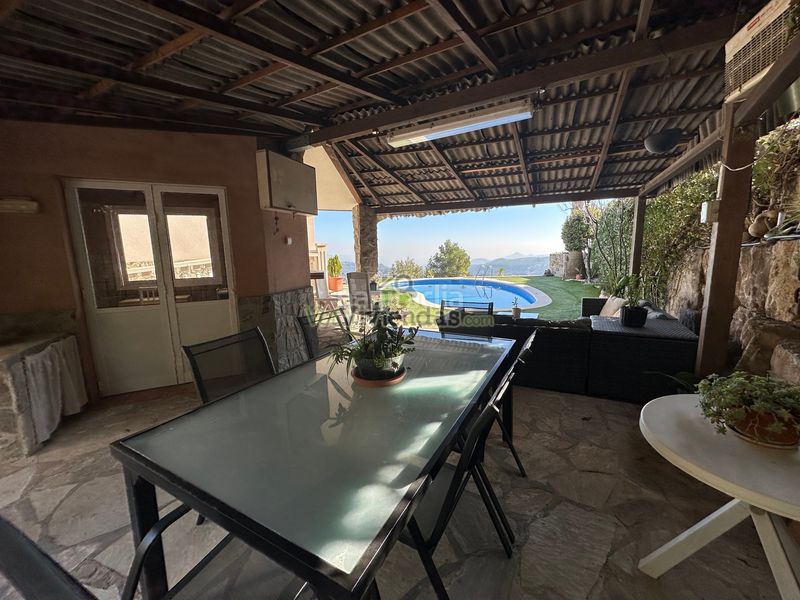 Foto 1aa43e70-99ae-481e-b345-c22b6803a6e2. Chalet en camí de la creu de l'aragall 219 espectacular casa con piscina en Corbera de Llobregat