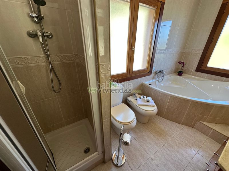 Foto 419c2318-88ec-44bb-9812-54dbcd39dc40. Chalet en camí de la creu de l'aragall 219 espectacular casa con piscina en Corbera de Llobregat
