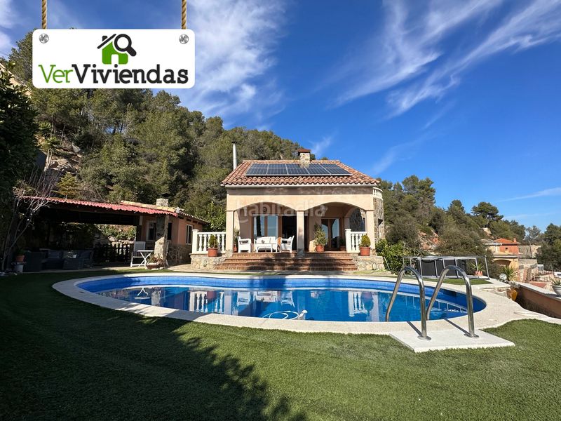Foto 4b906703-3ee1-4f23-a8b4-fcb706003f26. Chalet en camí de la creu de l'aragall 219 espectacular casa con piscina en Corbera de Llobregat
